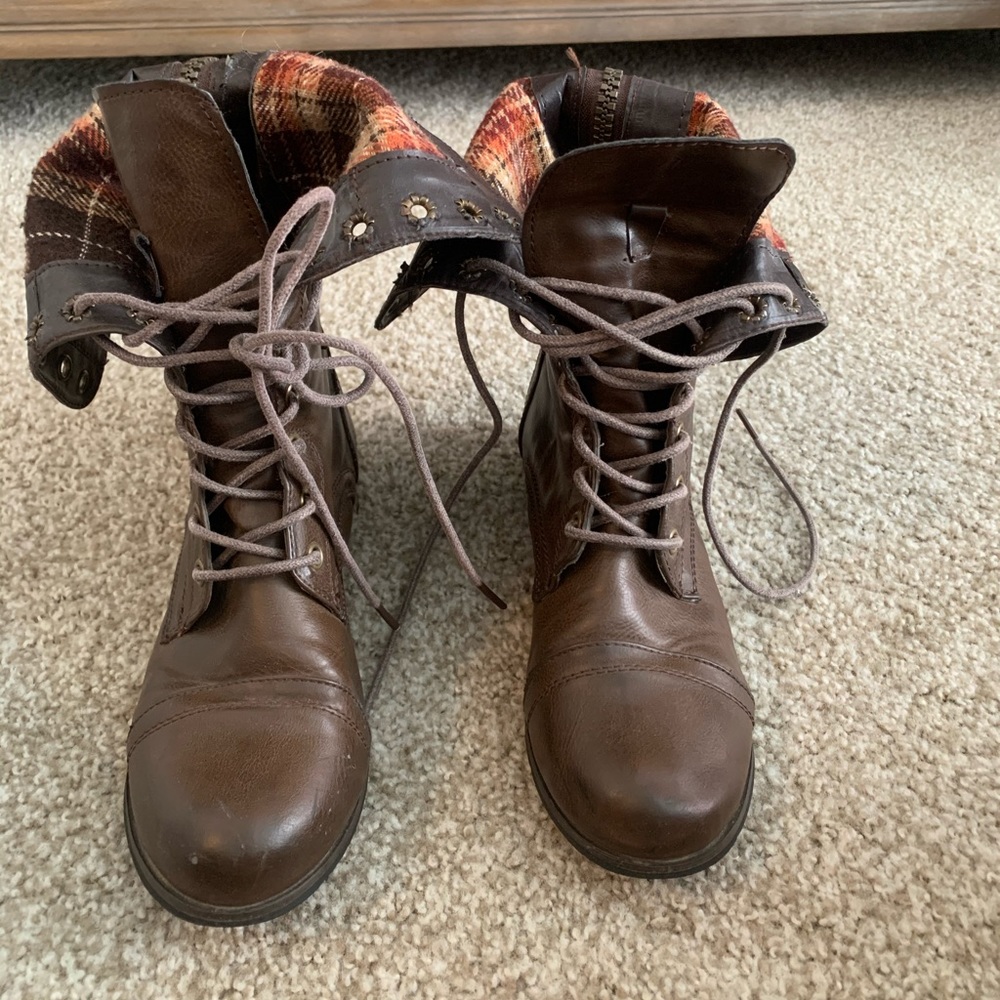 Combat boots